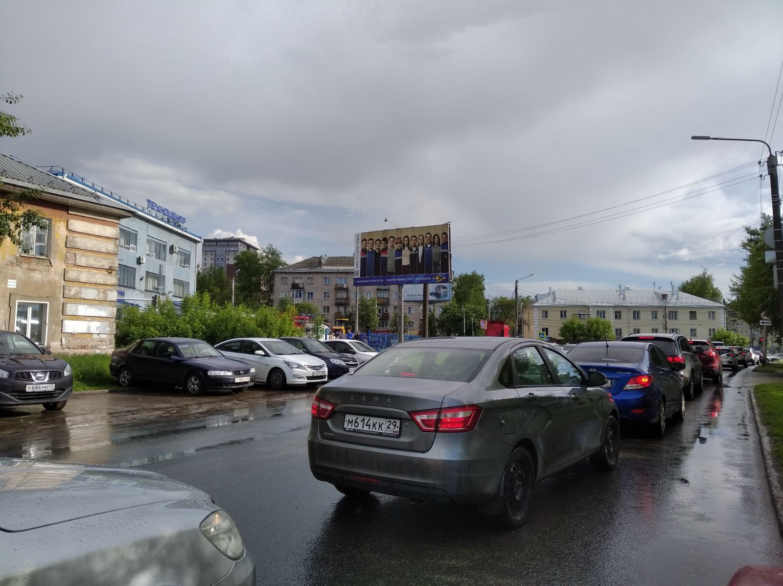 Фотография рекламного носителя, тип: Билборд 3x6, адрес: Воровского ул. Х Хлебозаводскую ул., Киров, Кировская область, Россия. Сторона Б №994554