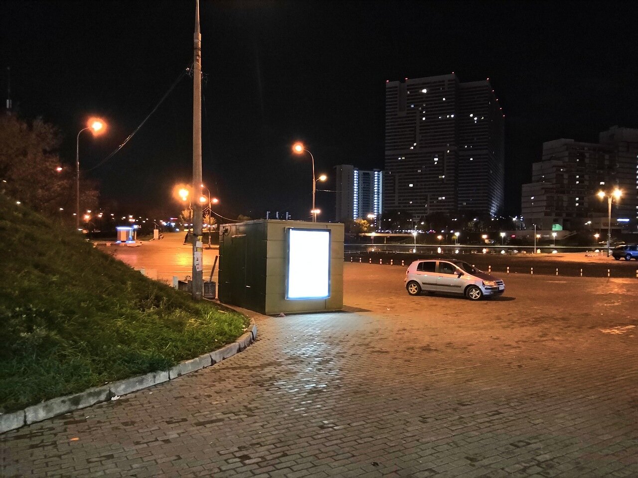 Фотография рекламного носителя, тип: Ситиформат 1.8x1.2, адрес: Балаклавский пр-т., д.7, Москва, Россия. Сторона А №949183