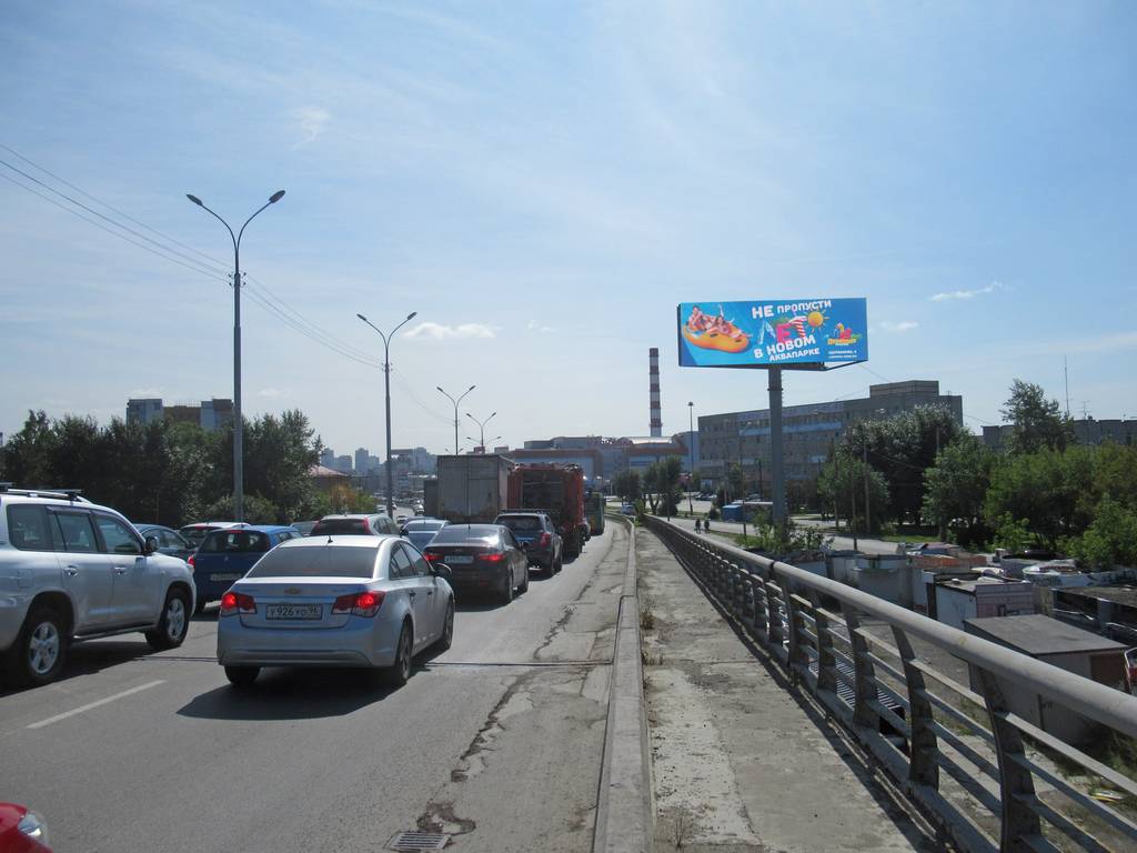 Фотография рекламного носителя, тип: Суперсайт 4x12, адрес: Халтурина ул. - Опалихинская ул., ТЦ "Карнавал", Екатеринбург, Свердловская область, Россия. Сторона А1-A10 №298727