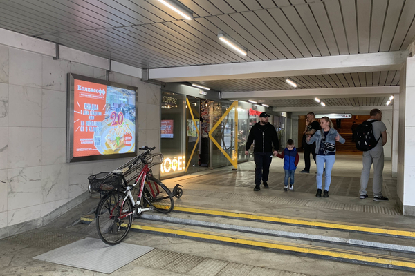 Фотография рекламного носителя, тип: Лайтбокс, адрес: Станция метро «Чертановская», линия Серпуховско-Тимирязевская, Москва, Россия. Сторона/вариант 3 №994434