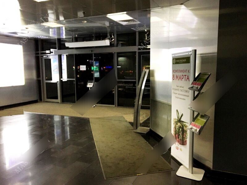 Фотография рекламного носителя, тип: Диспенсер листовок, адрес: Бизнес-центр «Silver House», Вернадского пр-т., д.8а, Москва, Россия. Сторона/вариант №655043