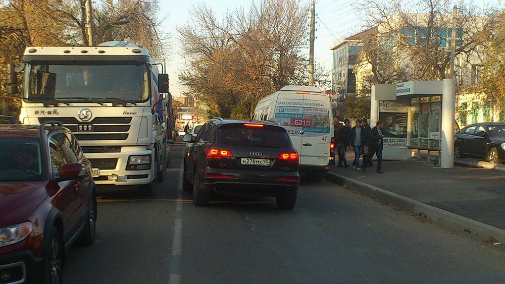 Фотография рекламного носителя, тип: Остановка 1.8x1.2, адрес: Шевченко ул., ост."Ставропольская", Краснодар, Краснодарский край, Россия. Сторона А4 №597544