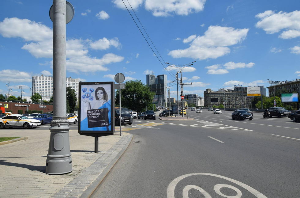Фотография рекламного носителя, тип: Ситиформат 1.8x1.2, адрес: Кутузовский пр-т., д.2, Москва, Россия. Сторона Б №333930