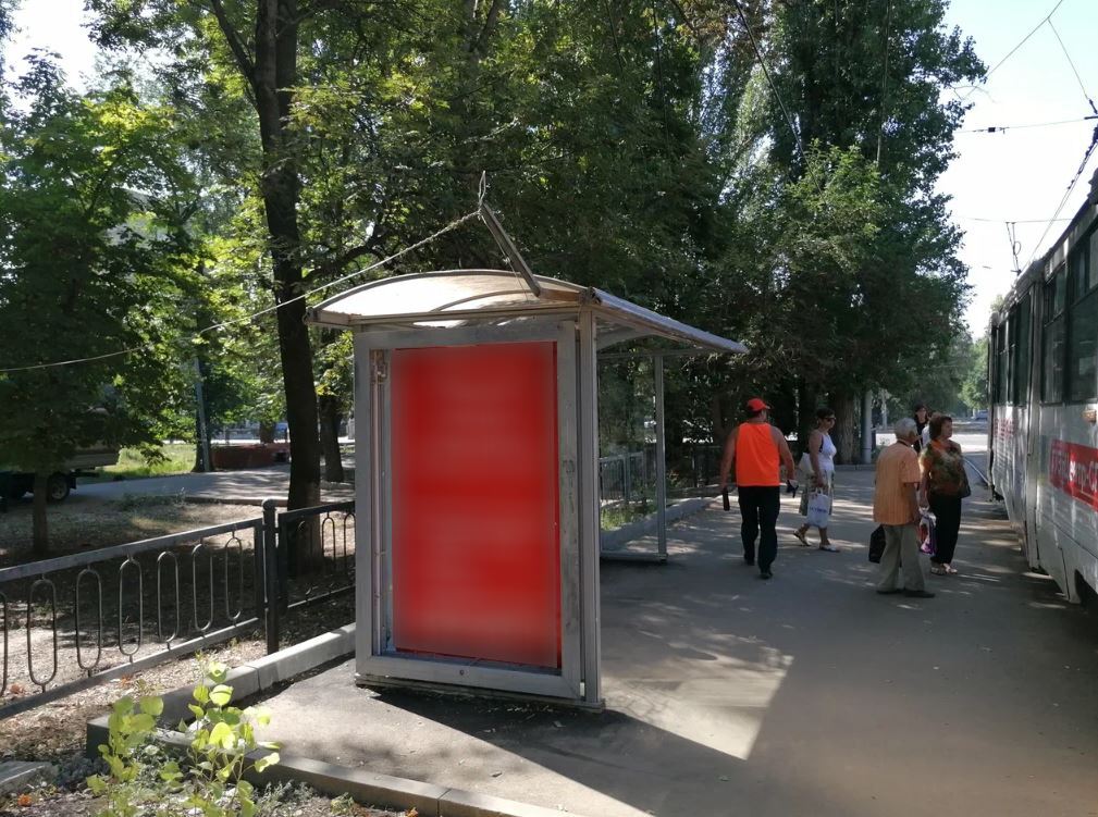 Фотография рекламного носителя, тип: Остановка 1.8x1.2, адрес: Астраханская ул. Х Вавилова ул., н-в колледжа им. Яблочкова, Саратов, Саратовская область, Россия. Сторона Б №586110