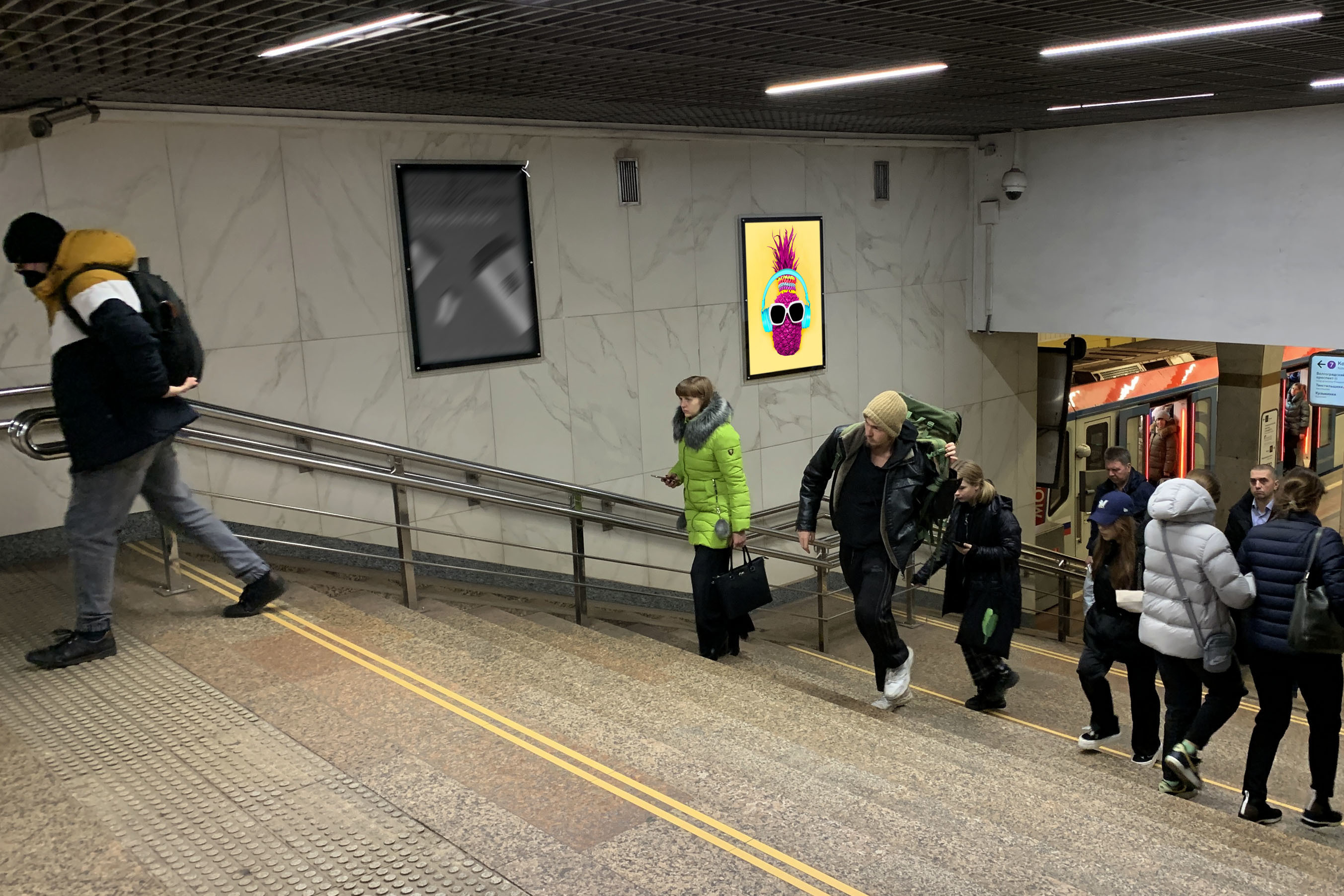 Фотография рекламного носителя, тип: Кристалайт, адрес: Станция метро «Пролетарская», линия Таганско-Краснопресненская, Москва, Россия. Сторона/вариант №1001882