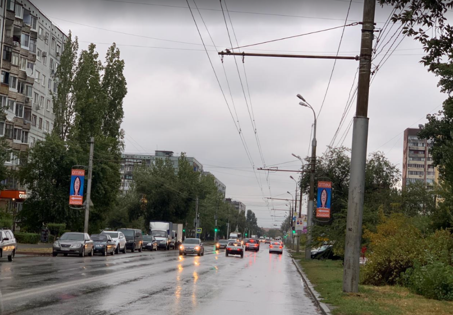 Фотография рекламного носителя, тип: Панель-кронштейн, адрес: Константина Симонова ул., поз.1, Волгоград, Волгоградская область, Россия. Сторона А №1097150