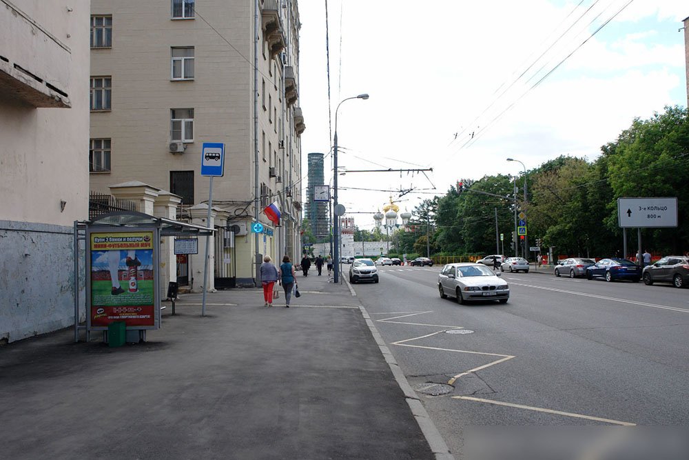 Фотография рекламного носителя, тип: Остановка 1.8x1.2, адрес: Пироговская Б. ул., д.51, Москва, Россия. Сторона Б №557054