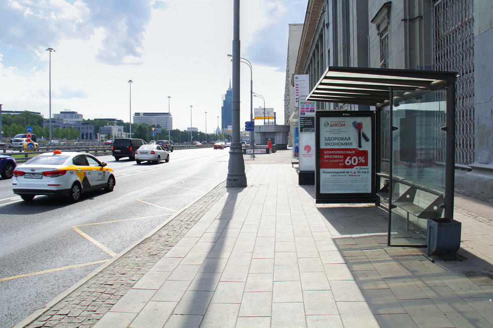 Фотография рекламного носителя, тип: Остановка 1.8x1.2, адрес: Ленинградский пр-т., д.35, поз.1, Москва, Россия. Сторона А №506362