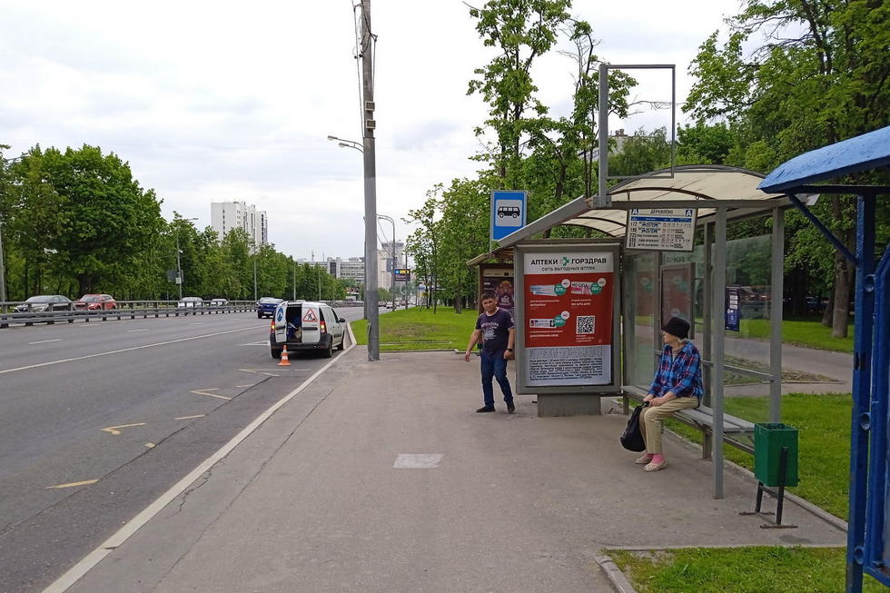 Фотография рекламного носителя, тип: Остановка 1.8x1.2, адрес: Профсоюзная ул., д.77, Москва, Россия. Сторона А №932186