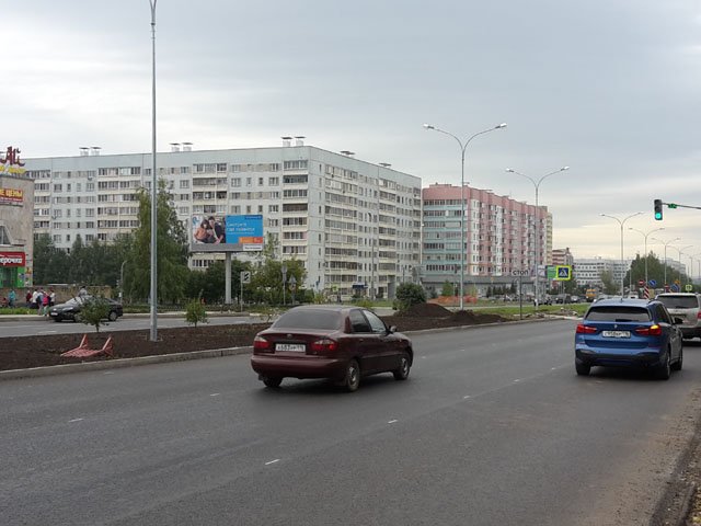 Фотография рекламного носителя, тип: Билборд 3x6, адрес: Московский пр-т. Х Дружбы Народов пр-т., Набережные Челны, Республика Татарстан, Россия. Сторона A1 №630830