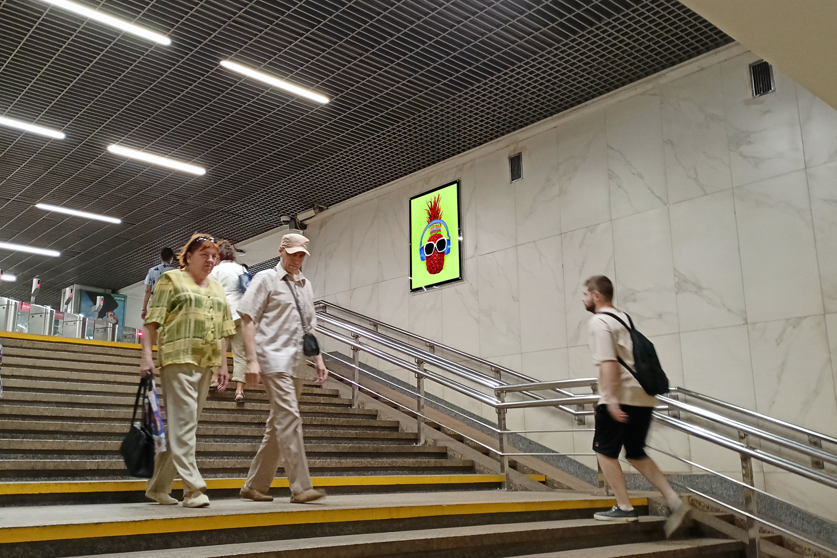 Фотография рекламного носителя, тип: Кристалайт, адрес: Станция метро «Пролетарская», линия Таганско-Краснопресненская, Москва, Россия. Сторона/вариант №1001881