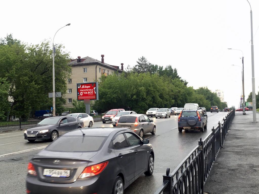 Фотография рекламного носителя, тип: Ситиборд 2.7x3.7, адрес: Фурманова ул., д.122 Х Московская ул., Екатеринбург, Свердловская область, Россия. Сторона Б1-Б5 №789934