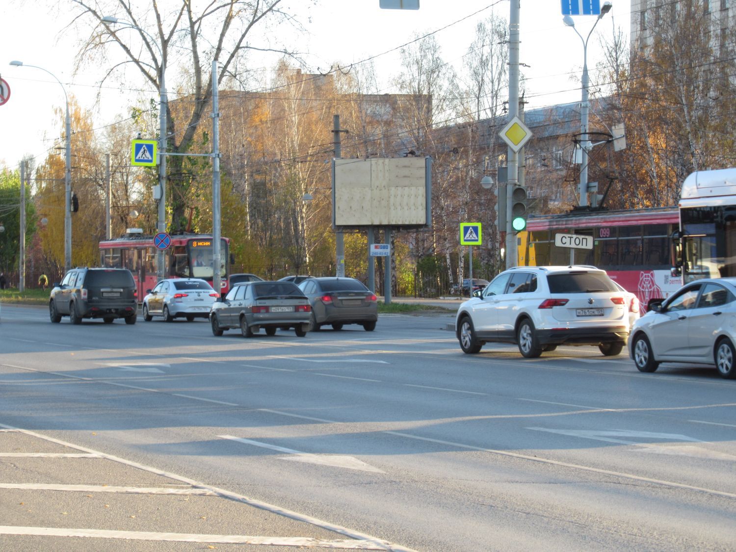 Фотография рекламного носителя, тип: Ситиборд 2.7x3.7, адрес: Гагарина б-р., д.46, Пермь, Пермский край, Россия. Сторона C №1034787
