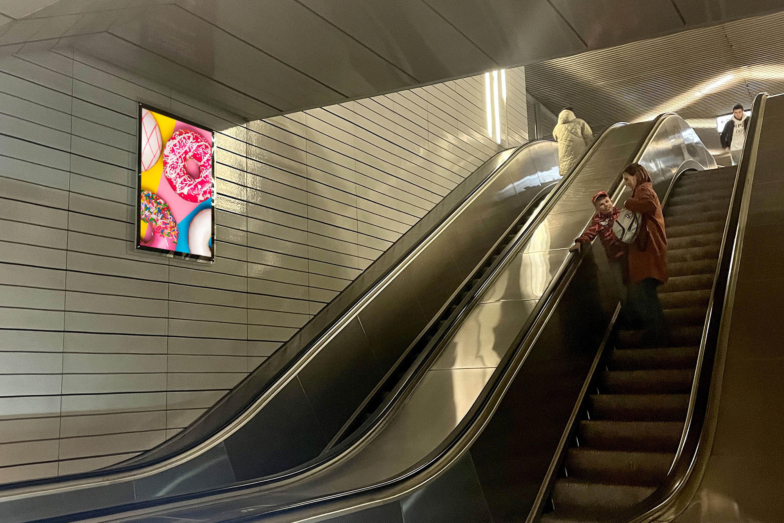 Фотография рекламного носителя, тип: Кристалайт, адрес: Станция метро «Жулебино», линия Таганско-Краснопресненская, Москва, Россия. Сторона/вариант №1001861