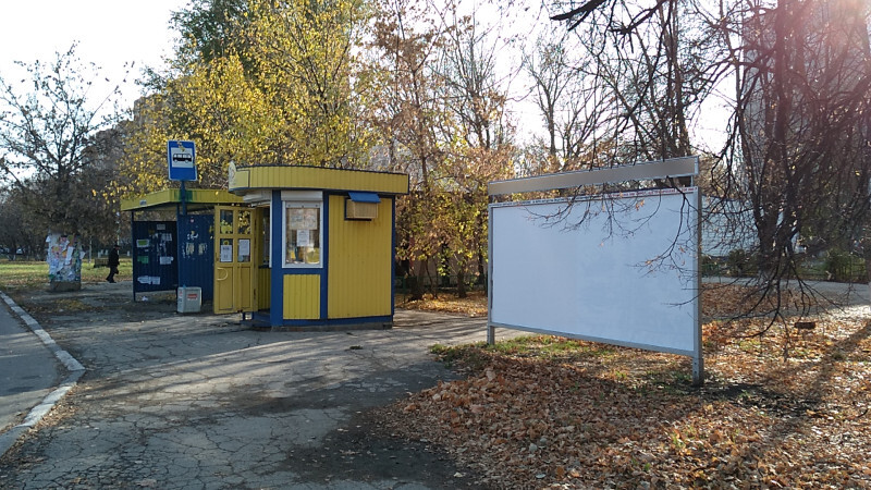 Фотография рекламного носителя, тип: Афиша 1.75x1.8, адрес: Фрунзе ул., д.35А, остановка «Детский парк», Тольятти, Самарская область, Россия. Сторона A2 №1094129