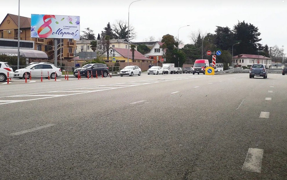 Фотография рекламного носителя, тип: Билборд 3x6, адрес: Макаренко ул. Х Пластунская ул., поз.1, Сочи, Краснодарский край, Россия. Сторона Б №1072525