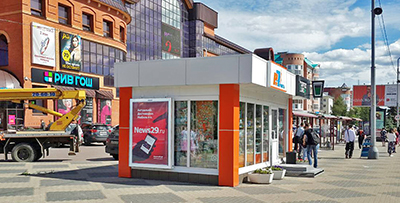 Фотография рекламного носителя, тип: Остановка 1.8x1.2, адрес: Троицкий пр-т., д.20, поз.1, Архангельск, Архангельская область, Россия. Сторона A1-А5 №721286