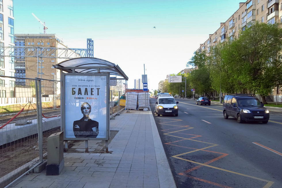 Фотография рекламного носителя, тип: Остановка 1.8x1.2, адрес: Бутырский Вал ул., ост. Новолесная ул., поз.2, Москва, Россия. Сторона Б №334404