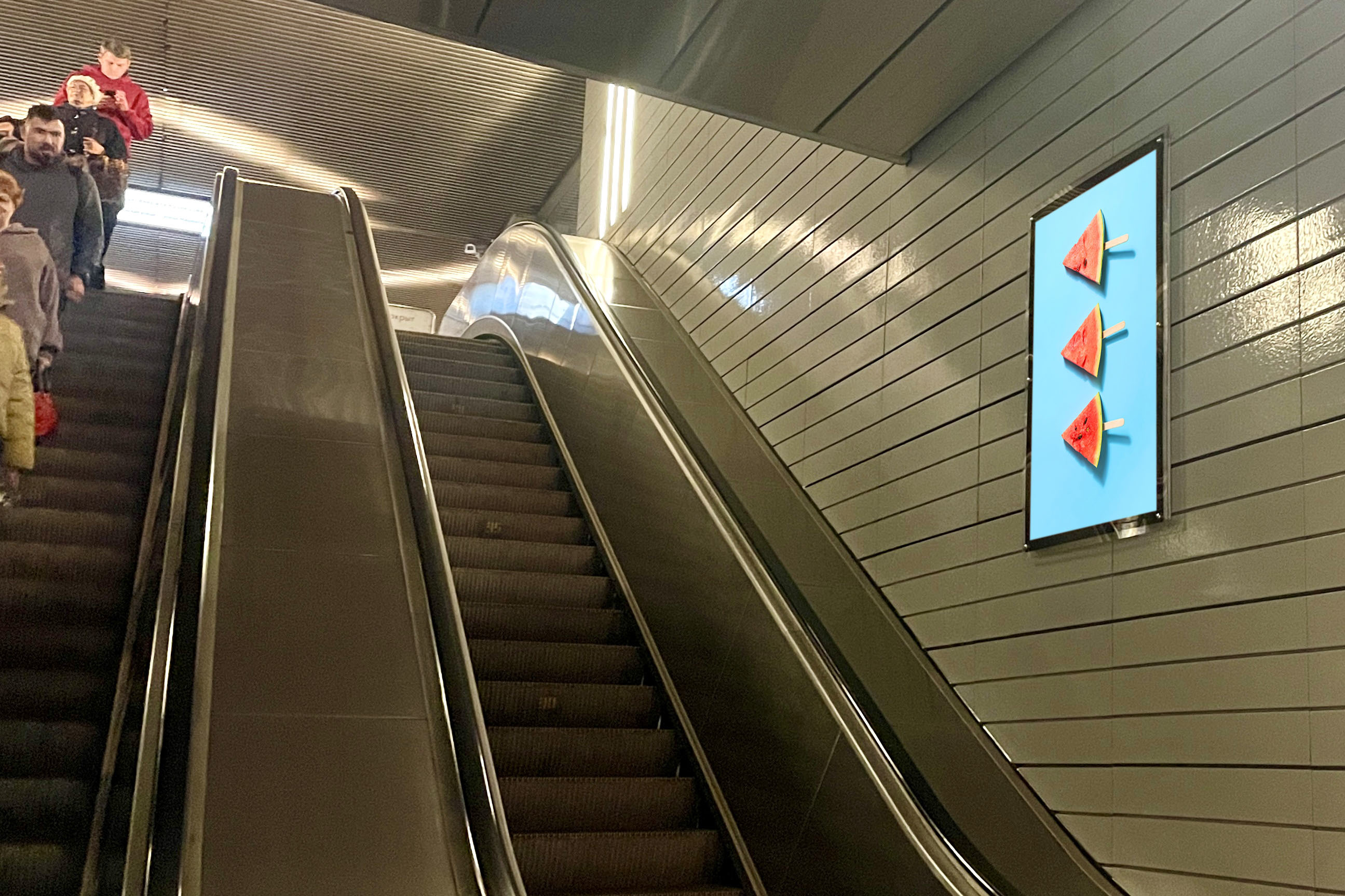 Фотография рекламного носителя, тип: Кристалайт, адрес: Станция метро «Жулебино», линия Таганско-Краснопресненская, Москва, Россия. Сторона/вариант №1001859