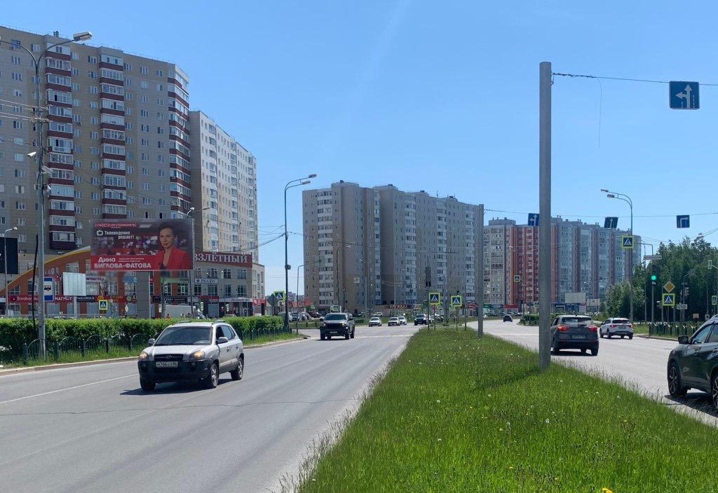 Фотография рекламного носителя, тип: Билборд 3x6, адрес: Иосифа Каролинского ул., д.16 Х Университетская ул., Сургут, Ханты-Мансийский автономный округ – Югра, Россия. Сторона Б №960157