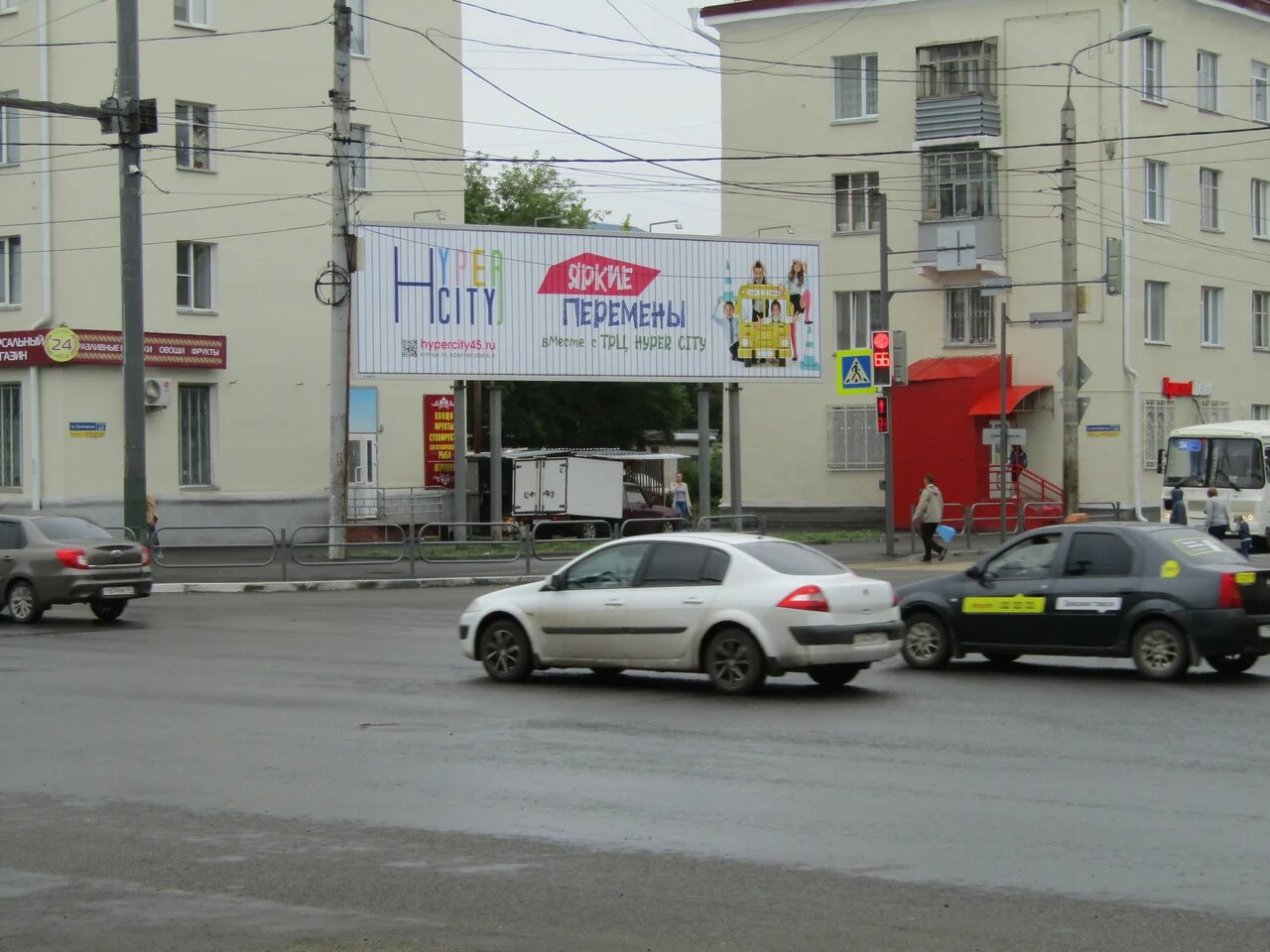 Фотография рекламного носителя, тип: Суперсайт 10x15, адрес: Пролетарская ул., д.63 Х К.Мяготина ул., Курган, Курганская область, Россия. Сторона A1-A3 №871504