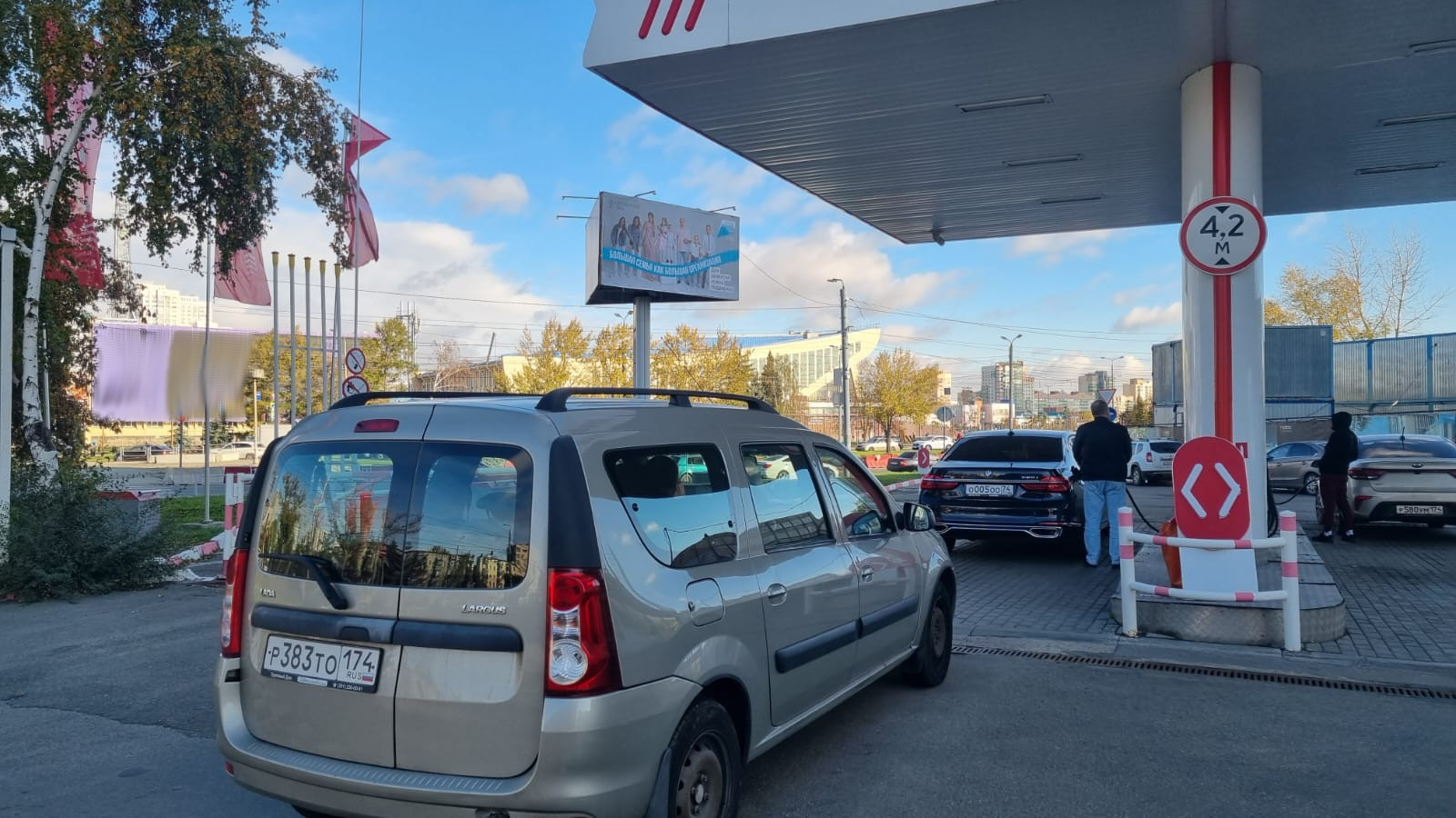 Фотография рекламного носителя, тип: Билборд 3x6, адрес: Труда ул. Х Свердловский пр-т., д.53, Челябинск, Челябинская область, Россия. Сторона Б2 №673808