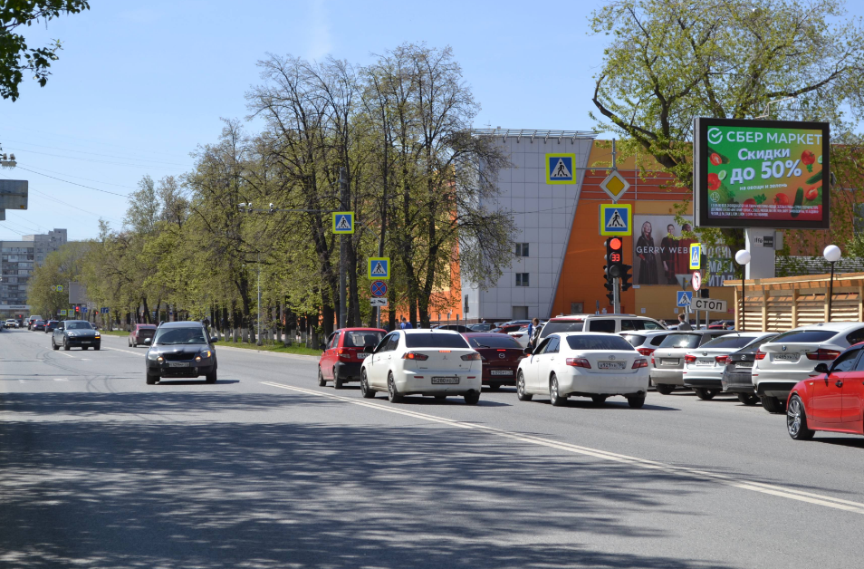Фотография рекламного носителя, тип: Ситиборд 2.7x3.7, адрес: Максима Горького ул., д.44, корп.3, Тюмень, Тюменская область, Россия. Сторона А1 №1023727