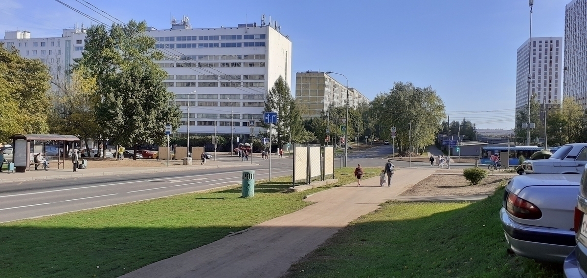 Фотография рекламного носителя, тип: Афиша 1.75x1.8, адрес: Ясеневая ул., д.27, стенд 2, Москва, Россия. Сторона А2 №883917