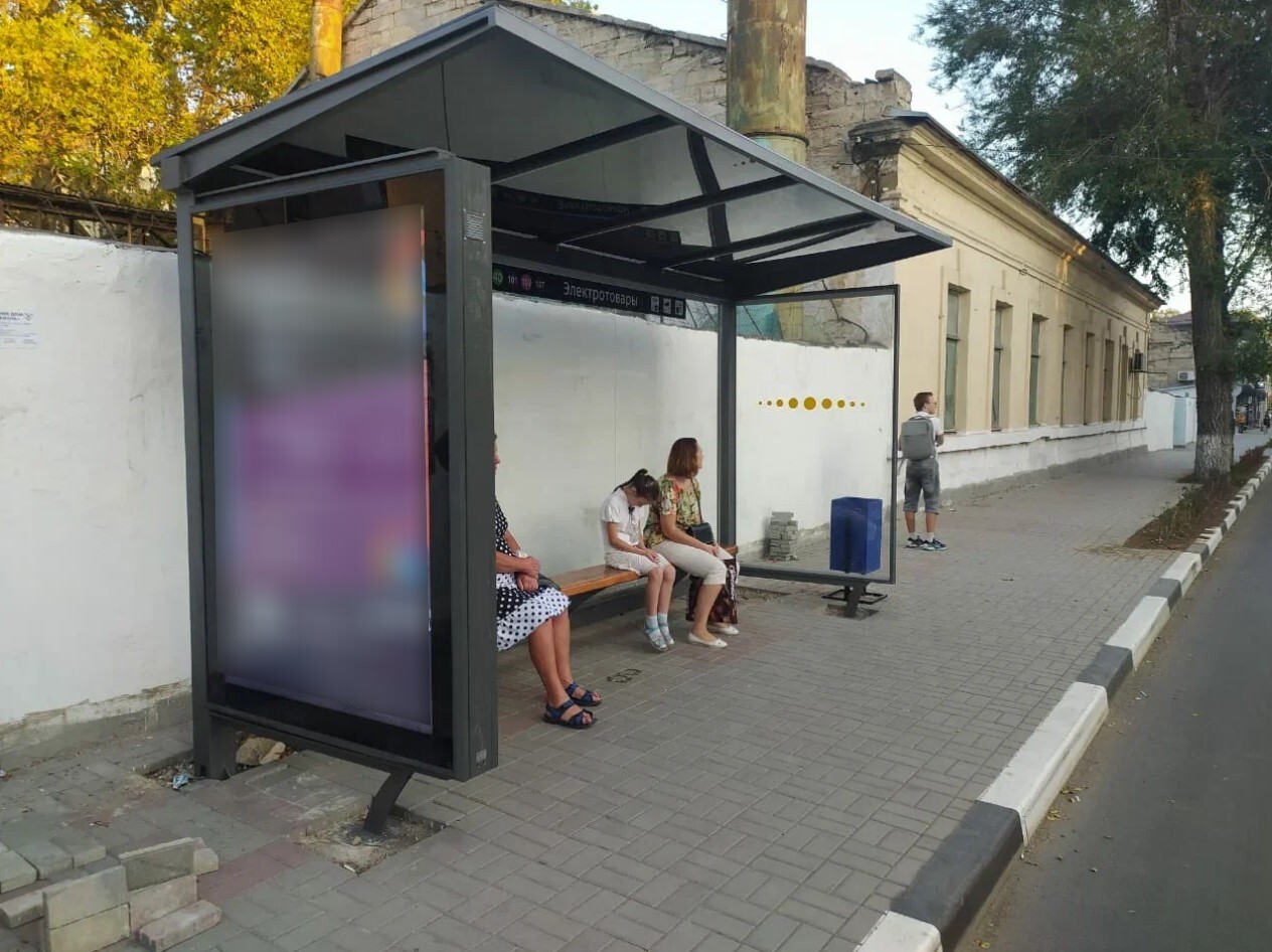 Фотография рекламного носителя, тип: Остановка 1.8x1.2, адрес: Куйбышева ул., ост. Электротовары, поз.1, Феодосия, Республика Крым, Россия. Сторона Б1 №984143