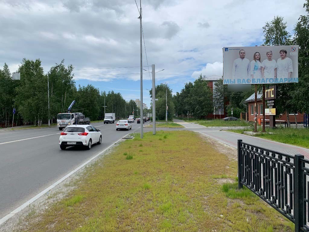 Фотография рекламного носителя, тип: Билборд 3x6, адрес: 30 лет Победы ул., н-в д.28, Сургут, Ханты-Мансийский автономный округ – Югра, Россия. Сторона A №882976