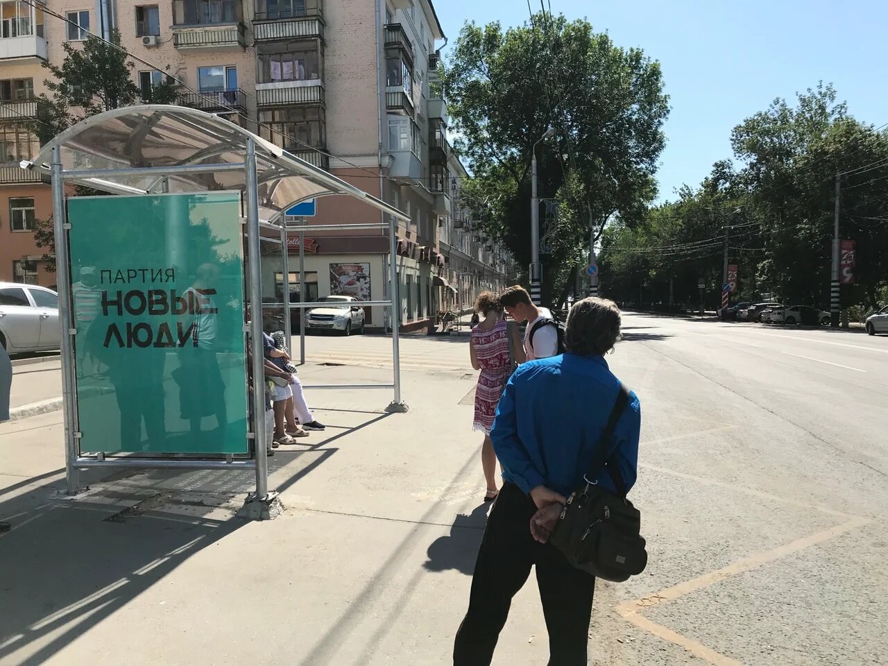 Фотография рекламного носителя, тип: Остановка 1.8x1.2, адрес: Волжский пр-т., д.49 Х Первомайская ул., Самара, Самарская область, Россия. Сторона B2 №829328