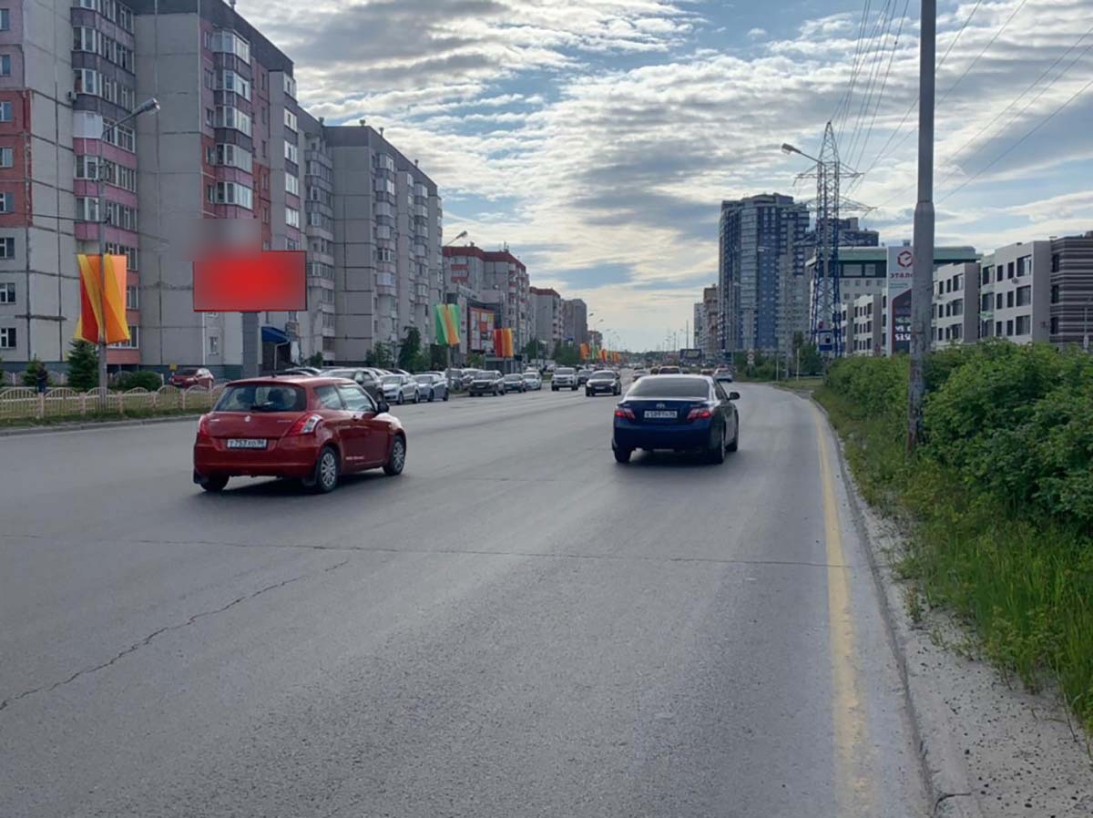 Фотография рекламного носителя, тип: Билборд 3x6, адрес: Игоря Киртбая ул., д.6а, Сургут, Ханты-Мансийский автономный округ – Югра, Россия. Сторона Б №440188