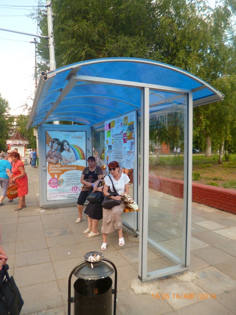 Фотография рекламного носителя, тип: Остановка 1.8x1.2, адрес: Мирный пер., поз.4, Саратов, Саратовская область, Россия. Сторона А №586121