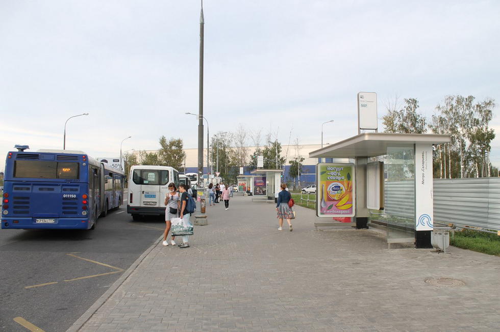 Фотография рекламного носителя, тип: Остановка 1.8x1.2, адрес: Саларьевская ул., ост. "м. "Саларьево", поз.2, Москва, Россия. Сторона А №950614