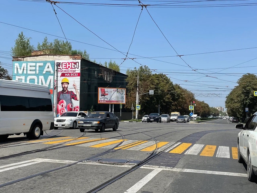 Фотография рекламного носителя, тип: Билборд 3x6, адрес: Коста пр-т. Х Калинина ул., Владикавказ, Республика Северная Осетия – Алания, Россия. Сторона A1-A3 №451717