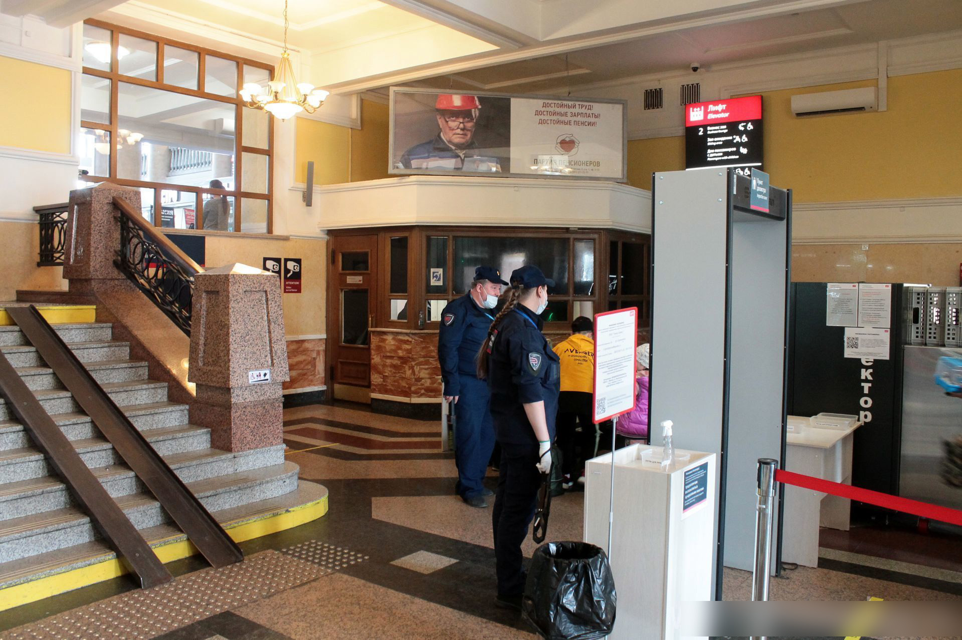 Фотография рекламного носителя, тип: Лайтбокс, адрес: ЖД вокзал «Красноярск», 30 июля ул., д.1, Красноярск, Красноярский край, Россия. Сторона/вариант А №990839