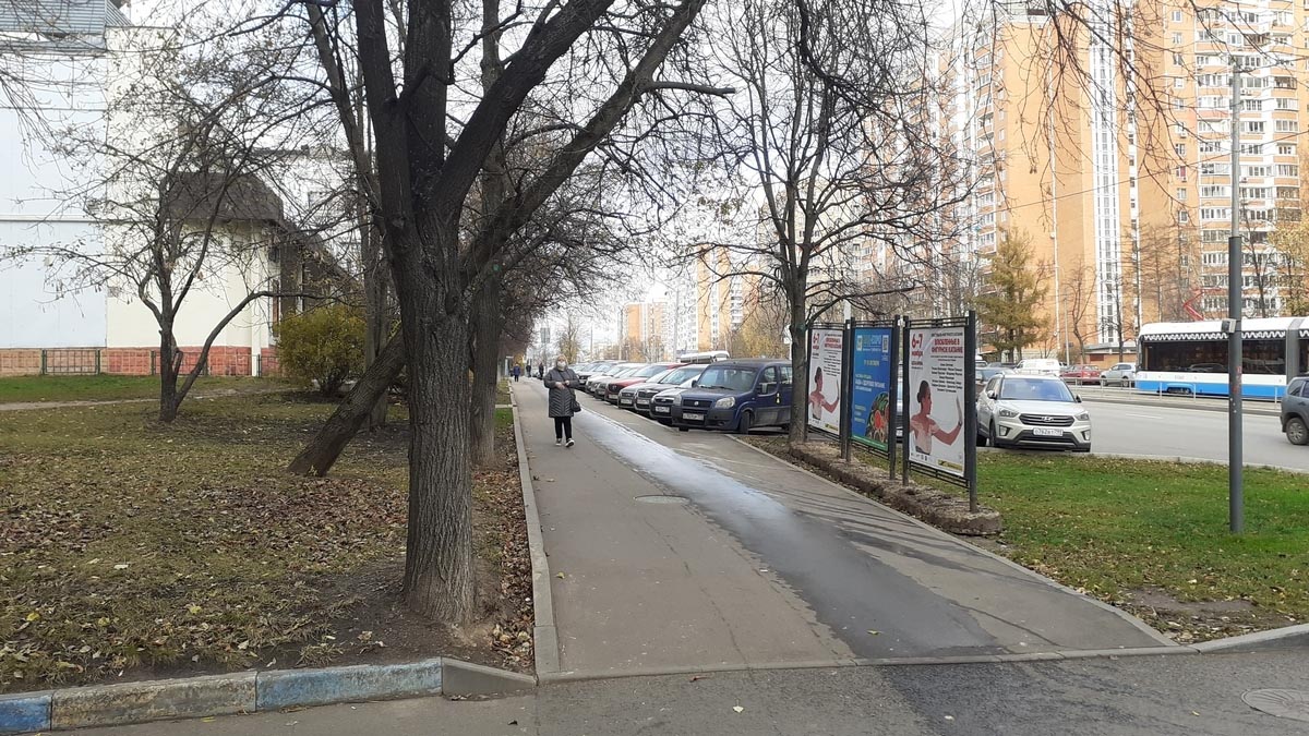 Фотография рекламного носителя, тип: Афиша 1.75x1.8, адрес: Дмитровское ш., д.7, поз.4, стенд 1, Москва, Россия. Сторона А2 №865168