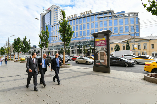 Фотография рекламного носителя, тип: Пиллар 3x1.4, адрес: Смоленская пл., д.13/21, Москва, Россия. Сторона С №821540