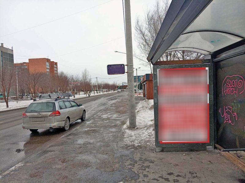 Фотография рекламного носителя, тип: Остановка 1.8x1.2, адрес: Комсомольский пр-т., д.15, ост. Общежитие, Красноярск, Красноярский край, Россия. Сторона А №1097899