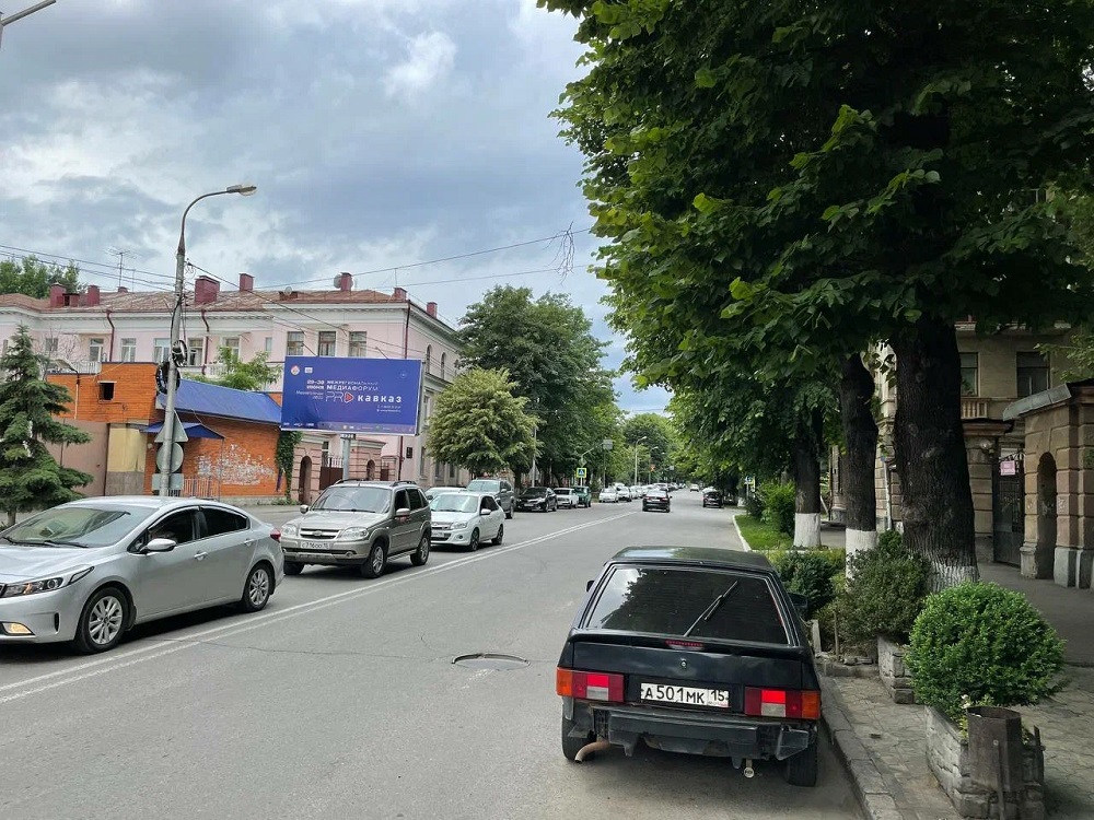 Фотография рекламного носителя, тип: Билборд 3x6, адрес: Бутырина ул., д.18, Владикавказ, Республика Северная Осетия – Алания, Россия. Сторона Б №1057861