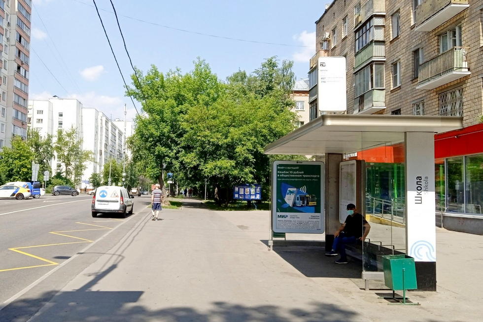 Фотография рекламного носителя, тип: Остановка 1.8x1.2, адрес: Новороссийская ул., д.19, ост. "Школа", Москва, Россия. Сторона А №955730