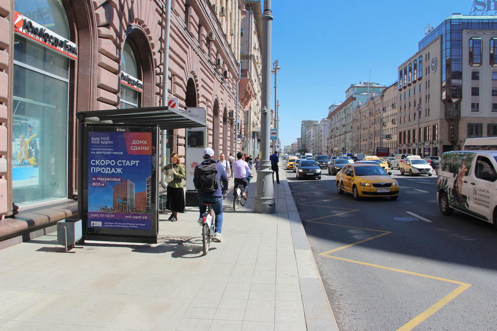Фотография рекламного носителя, тип: Остановка 1.8x1.2, адрес: 1-я Тверская-Ямская ул., ост. Б. Грузинская ул., поз.2, Москва, Россия. Сторона Б №335387