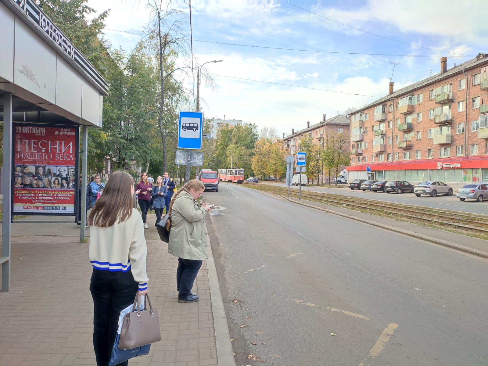 Фотография рекламного носителя, тип: Остановка 1.8x1.2, адрес: Чкалова ул., д.57, ост. Юности ул., Ярославль, Ярославская область, Россия. Сторона Б1 №1079673