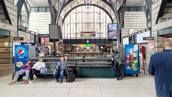 Фотография рекламного носителя, тип: Видеоэкран, адрес: ЖД вокзал «Ладожский», Заневский пр-т., д.73, Санкт-Петербург, Россия. Сторона/вариант A2 №1060506