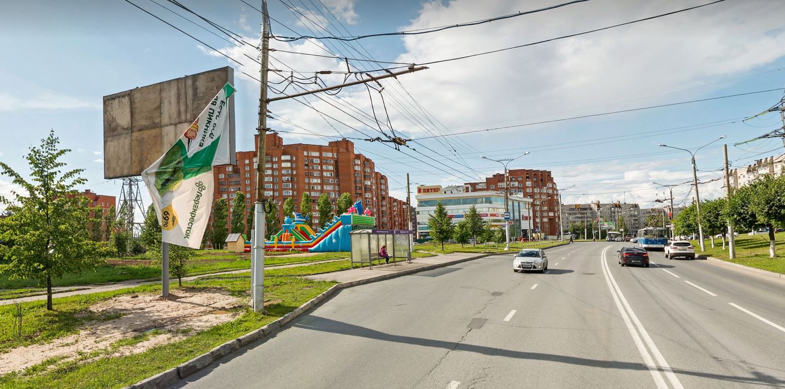 Фотография рекламного носителя, тип: Остановка 1.8x1.2, адрес: Университетская ул., д.39, Чебоксары, Республика Чувашия, Россия. Сторона Б №978641