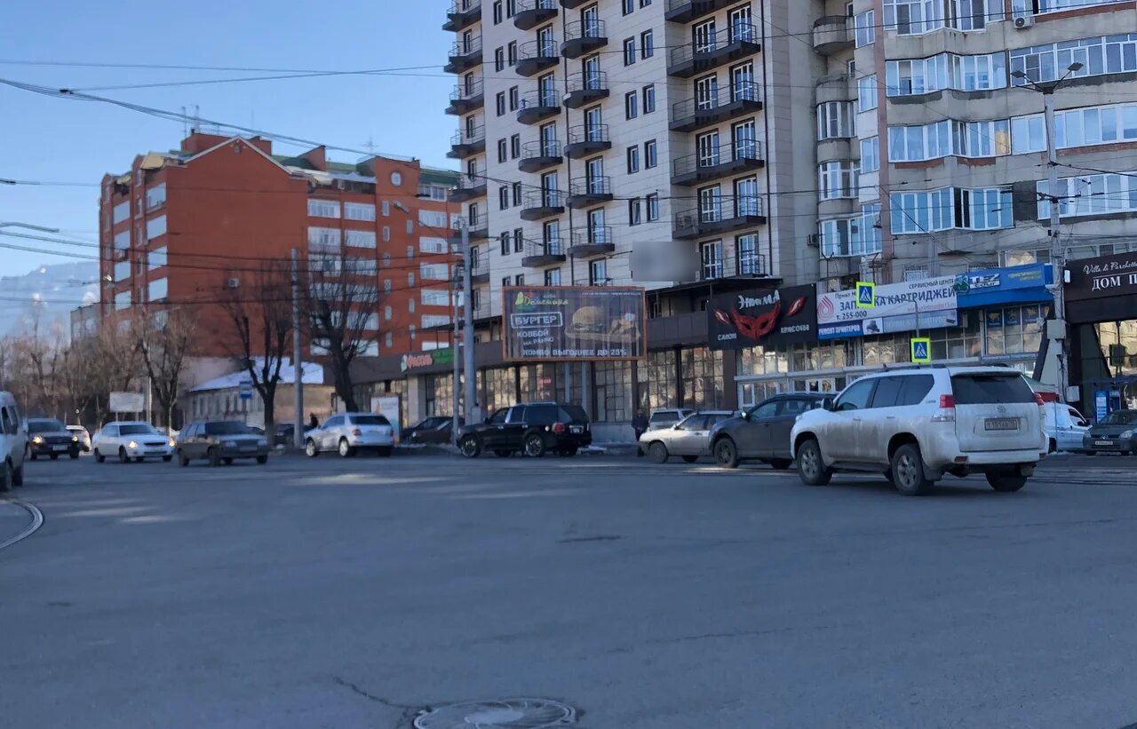 Фотография рекламного носителя, тип: Билборд 3x6, адрес: Коста пр-т. Х Генерала Плиева ул., д.25, Владикавказ, Республика Северная Осетия – Алания, Россия. Сторона A1-A3 №451663