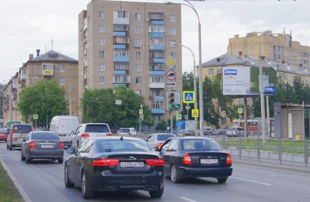Фотография рекламного носителя, тип: Билборд 3x6, адрес: Донбасская ул. Х Машиностроителей ул., Екатеринбург, Свердловская область, Россия. Сторона А №953411