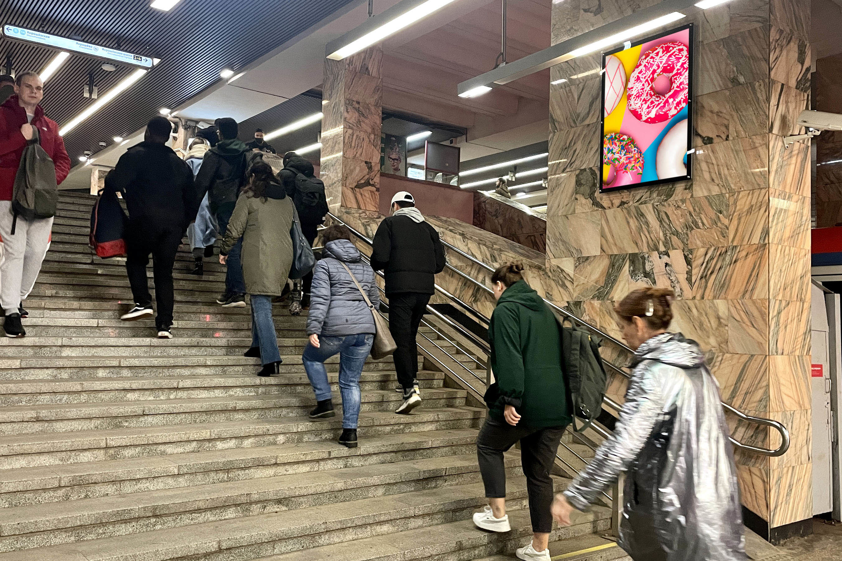 Фотография рекламного носителя, тип: Кристалайт, адрес: Станция метро «Полежаевская», линия Таганско-Краснопресненская, Москва, Россия. Сторона/вариант №1001873