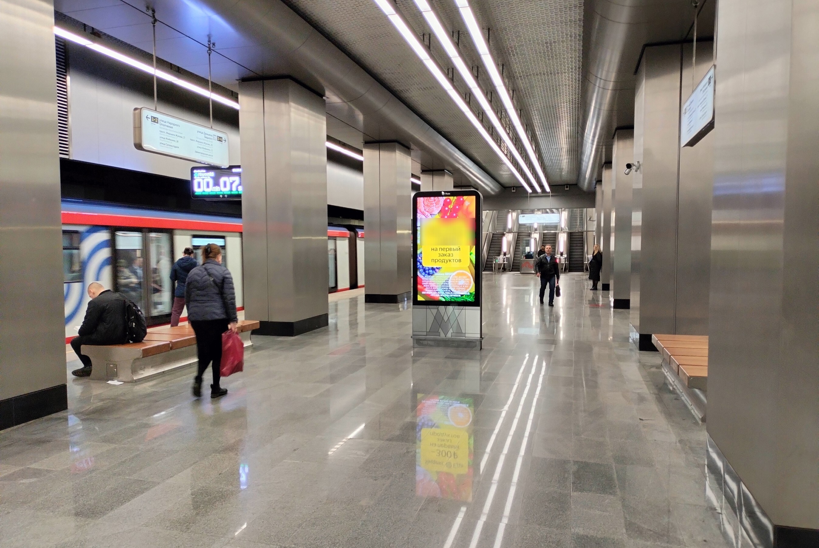 Фотография рекламного носителя, тип: Видеоэкран, адрес: Станция метро «Народное Ополчение», линия Большая кольцевая, Москва, Россия. Сторона/вариант А2 №1055640