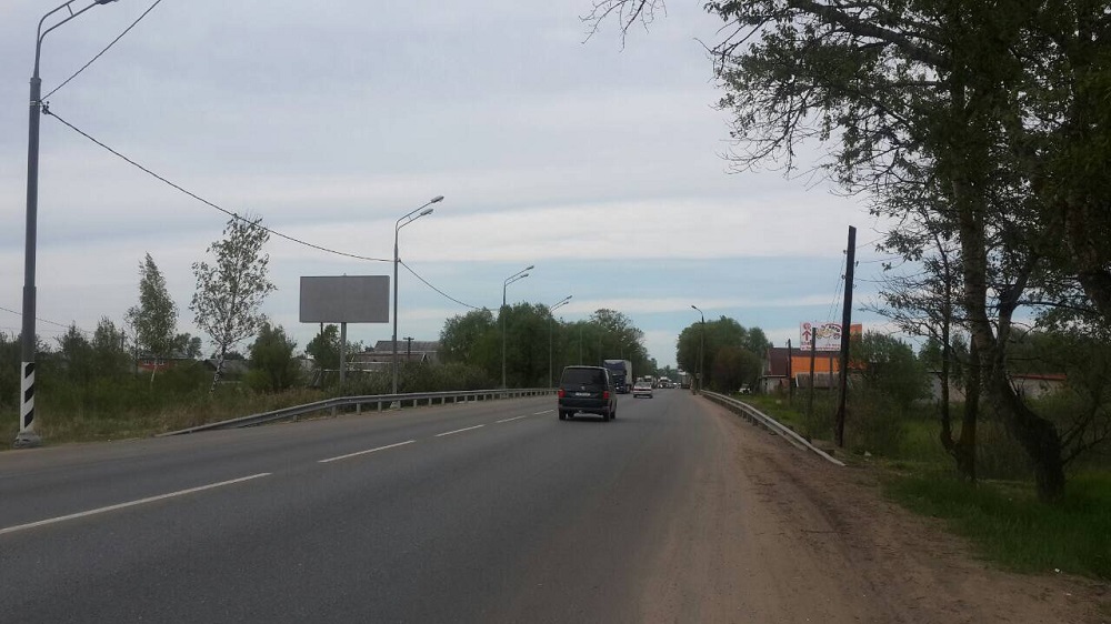 Фотография рекламного носителя, тип: Билборд 3x6, адрес: Московское ш., 295 000м, поз.2, Вышний Волочек, Тверская область, Россия. Сторона B №620357